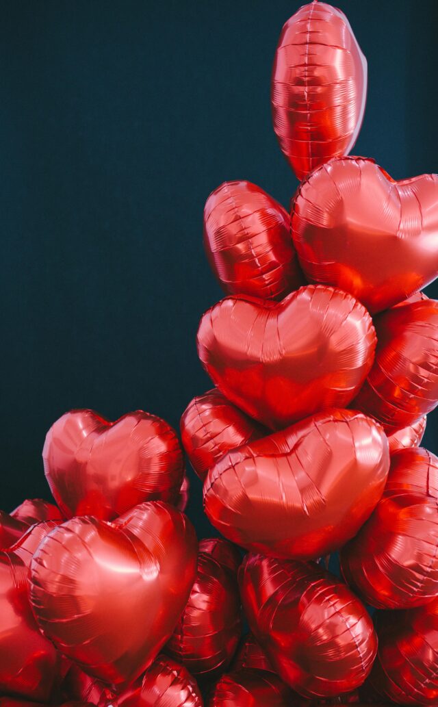 ballon coeur rouge pour une demande en mariage romantique